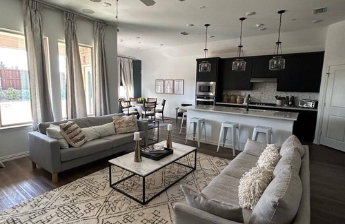 Melissa House | Fabulous 4-bedroom house with AC in Melissa