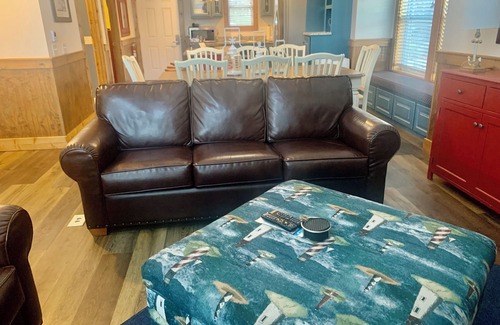 Branson Cottage | Fabulous 4BDR that sleeps 12 Cottage with Game Room in Stormy Point Village.