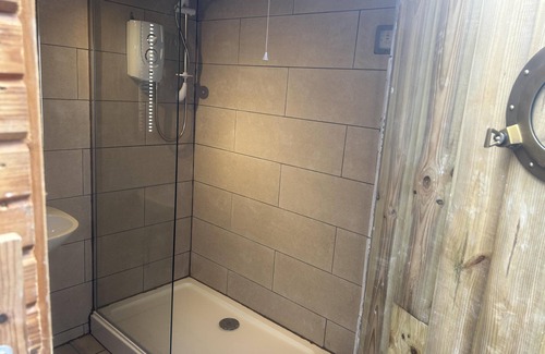 Portishead Cabin | Fabulous Bar b q Lodge