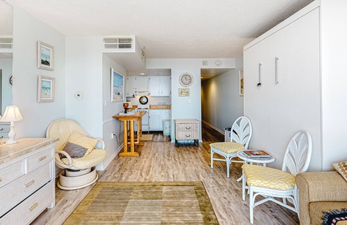 North Ocean City Apartment | Fabulous beachfront studio with incredible views, balcony, pools, gym & AC