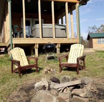 Equality House | Fabulous Cabin with Hot-tub in Herod, Illinois