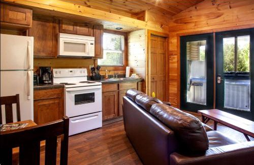 Equality House | Fabulous Cabin with Hot-tub in Herod, Illinois