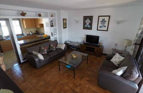 Puerto del Carmen Villa | Fabulous Detached Villa in Premier Location, Full Air Con, Heated Pool, Wi-Fi +