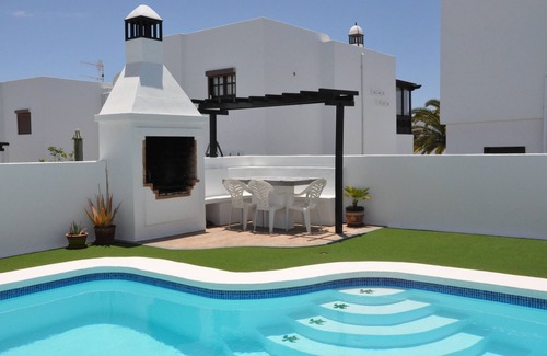 Puerto del Carmen Villa | Fabulous Detached Villa in Premier Location, Full Air Con, Heated Pool, Wi-Fi +