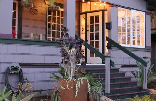 Oak Park House | Fabulous Downtown Living, 1 BR/1 BA