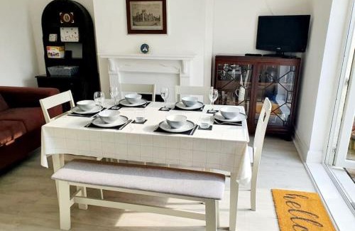 Porthcawl House | Fabulous family house next to the beach