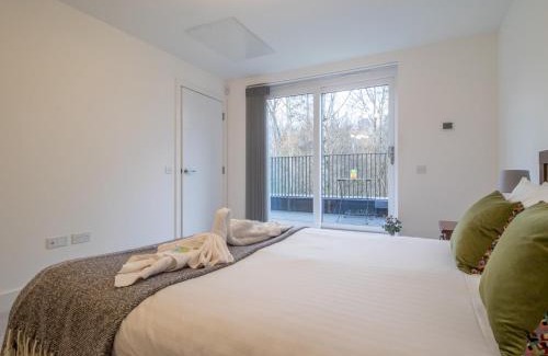 Glasgow House | Fabulous Festival Park Home Private Parking Garden Pass the Keys