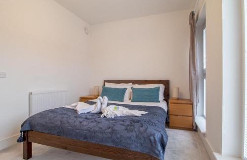 Glasgow House | Fabulous Festival Park Home Private Parking Garden Pass the Keys