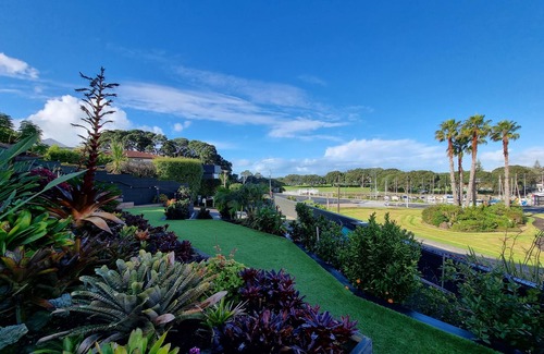 Castor Bay Apartment | Fabulous Milford 1BR With Views & SkyTV