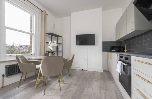 Harrow Road Apartment | Fabulous New flat near Central