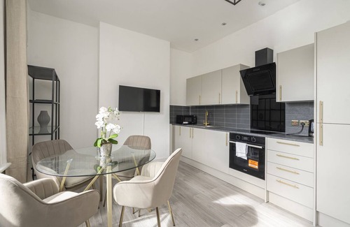 Harrow Road Apartment | Fabulous New flat near Central