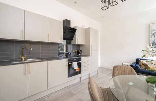 Harrow Road Apartment | Fabulous New flat near Central