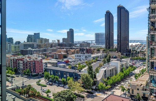 Marina District Condo | Fabulous Pet Friendly Marina Executive Retreat ~ Views! Views! Views!