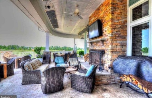 Long Neck House | Fabulous Rental - In the Peninsula an Exclusive Gated Private Community