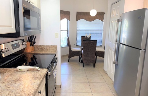 Trailer Estates Condo | Fabulous Shorewalk Palms Heaven condo-2 heated hot tubs & pools near IMG/beaches