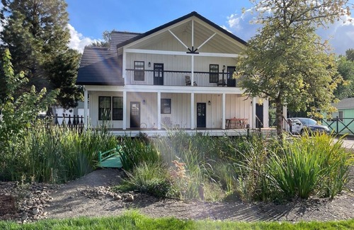 Crawfordsville House | Fabulous Solar Powered Farmhouse with EV Charger