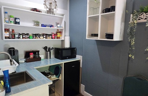 Denton Apartment | Fabulous studio Apartment few blocks from UNT. Centrally located