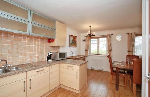 Central Aberdeen Apartment | Fabulous Townhouse Near Beach, city and Sports