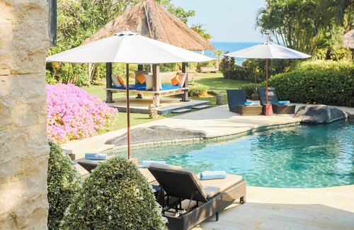 Dencarik Villa | Fabulous villa right on the beach with large pool, tropical garden & staff