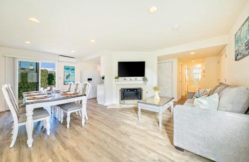 Santa Ana Heights House | Fair, Sunny, and Blue Weather Days