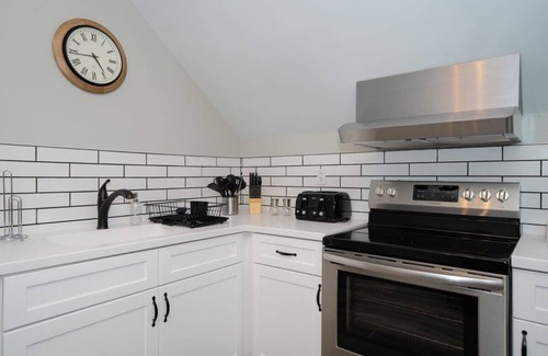 Ghent Apartment | Fairfax Manor Pearl Suite