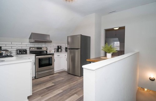 Ghent Apartment | Fairfax Manor Pearl Suite