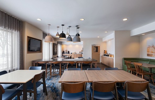 Waldron Hotel | Fairfield Inn By Marriott Kansas City Airport