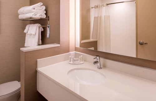 Maryland Heights Hotel | Fairfield Inn & Suites St Louis Westport