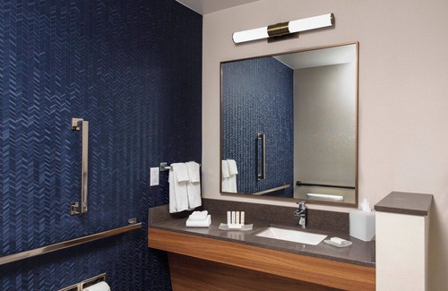 Medford Hotel | Fairfield Inn & Suites by Marriott Medford