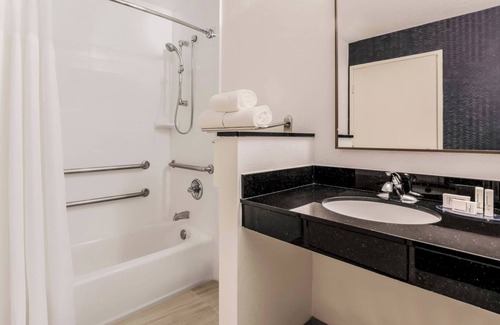 Westchase Hotel | Fairfield Inn & Suites Houston Westchase