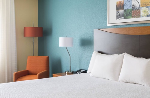 Peru Hotel | Fairfield Inn & Suites Peru