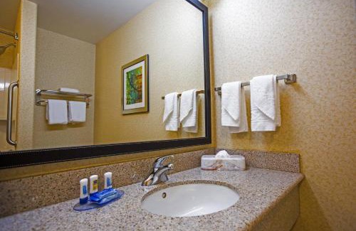 Toledo Hotel | Fairfield Inn & Suites Toledo North