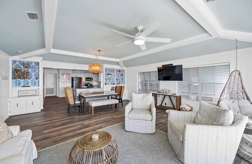 Alabama Gulf Coast Cottage | Fairhope Cottage: Waterfront, sunset views, screened porch, private pier.