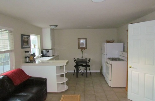 Old Mountain View House | Fairmont Ave 1Br/1Ba, Great Family Neighborhood