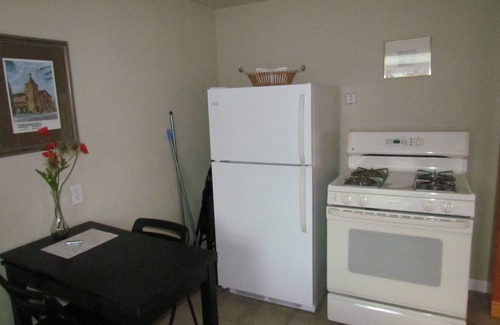 Old Mountain View House | Fairmont Ave 1Br/1Ba, Great Family Neighborhood