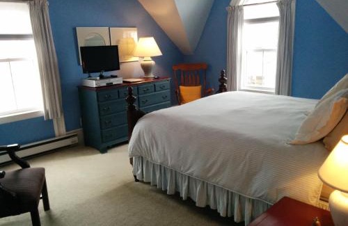 Mahone Bay Bed & Breakfast | Fairmont House Bed & Breakfast