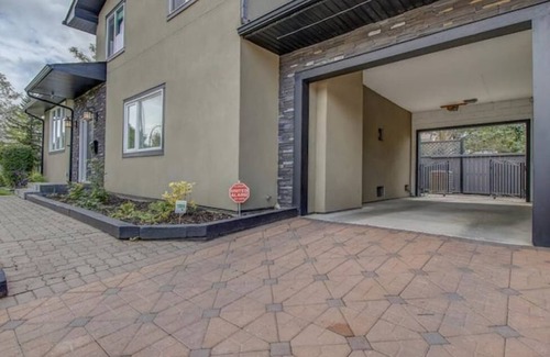 Southeast Calgary House | Fairmount @ Acadia, 2 person