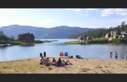 Big Bear City Villa | Fairway Big Bear Lodge/ airport convention center