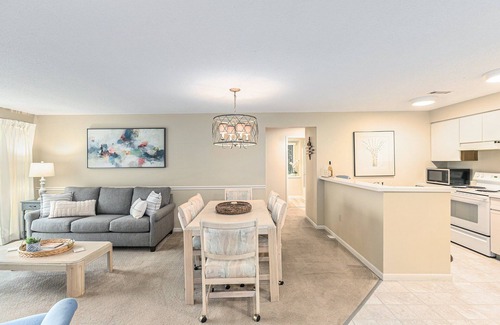 Acme Condo | ⛳ Fairway View Retreat @ Grand Traverse Resort | 2 Suites + Golf Deck + Champagne Welcome ➠ 5166