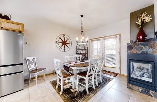 Redmond House | Fairway view townhome with private hot tub, grill, pool, & golf - dogs welcome