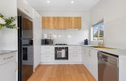 Batemans Bay House | Fairways 18 - cottage in the centre of town