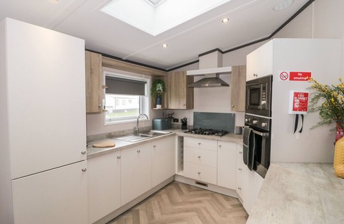 Burnham-on-Sea Cottage | FAIRWAYS 4 - SUNNY MEADOWS, family friendly, with a garden in Brean