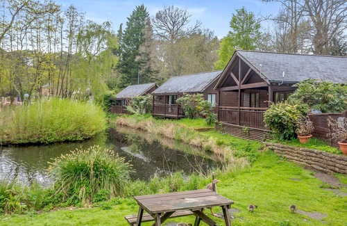 Tilford Ski Chalet | Falkner Watersedge Lodge