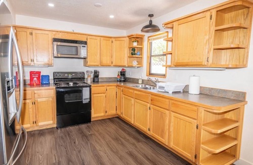 Page House | Fall 2025 Remodeled Family Retreat 15ppl