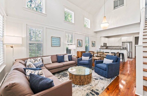 Forest District House | Fall Availability! Royal Retreat - Forest District! Gas Grill! Carriage House!