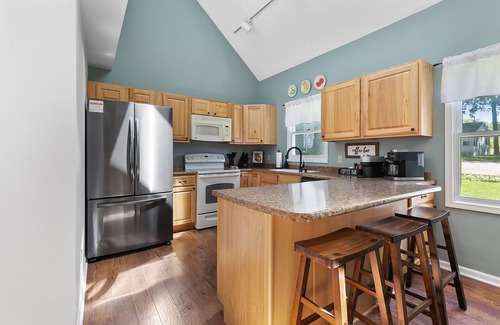 Paw Paw Lake House | Fall Colors, Lake Front, Hot Tub, Game Room, Kayak/SUPs, Firepit, Pet Friendly