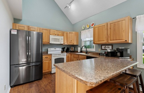 Paw Paw Lake House | Fall Colors, Lake Front, Hot Tub, Game Room, Kayak/SUPs, Firepit, Pet Friendly