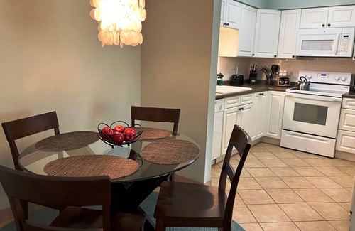 Demere Park Condo | FALL DISCOUNT! GROUND FLOOR-WALK TO VILLAGE SHOPS- CLOSE TO BEACH- DOG FRIENDLY