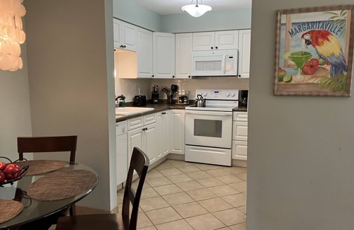Demere Park Condo | FALL DISCOUNT! GROUND FLOOR-WALK TO VILLAGE SHOPS- CLOSE TO BEACH- DOG FRIENDLY