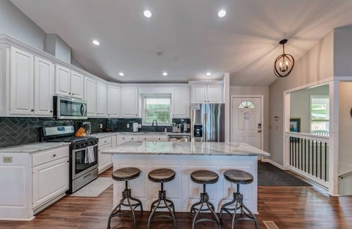 Blairsville House | Fall Foliage Retreat | Lakefront Cabin w/Hot Tub, Pool Table, Fire Pit